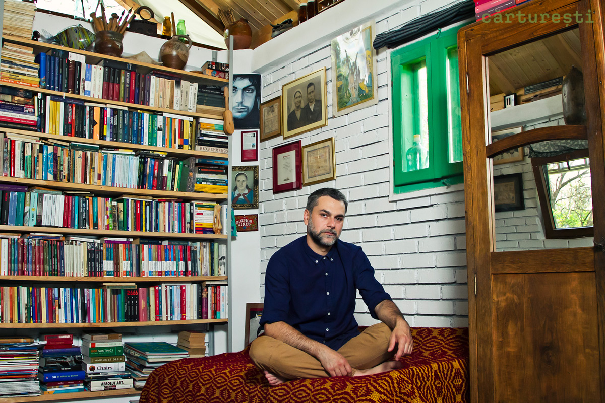 Convenient marker conspiracy Bibliotecă de scriitor – Marius Chivu: „Biblioteca este garajul meu cu  scule. Niciodată nu știu ce-mi trebuie și prefer să am la îndemînă cît mai  multe.” - Blog Carturesti