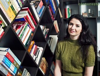 Bibliotecă de scriitor – Ruxandra Burcescu:  „O parte din biblioteca mea e în casele tuturor prietenilor mei”