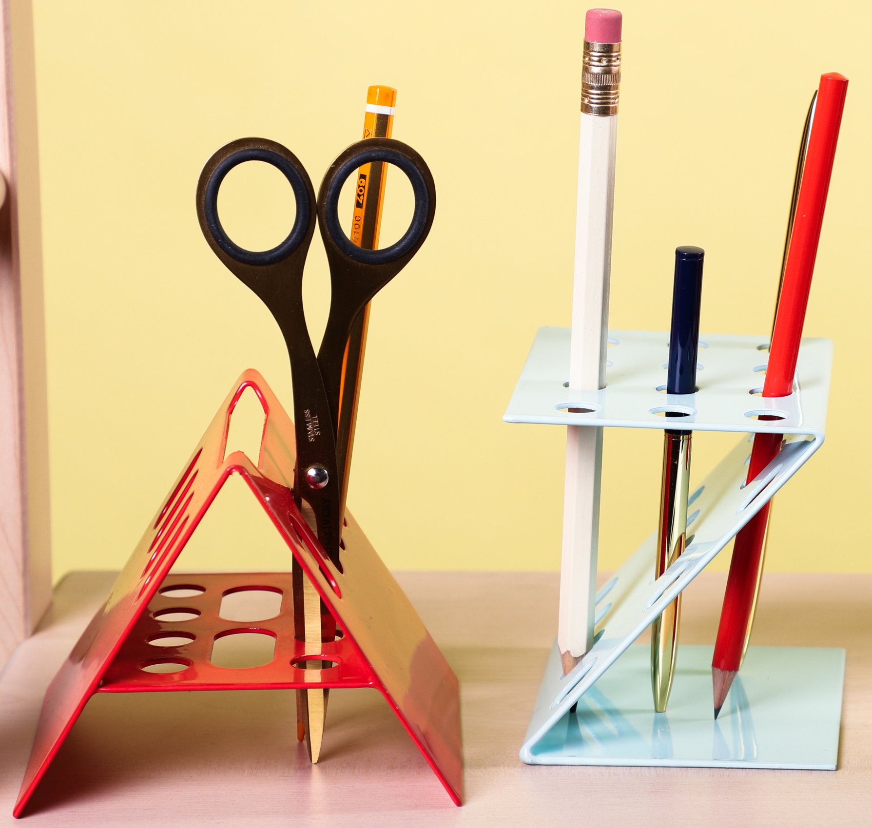 A to Z Organizers: Tools to Keep Your Desk Accessories in Proper Order | Chronicle Books - 3 | YEO