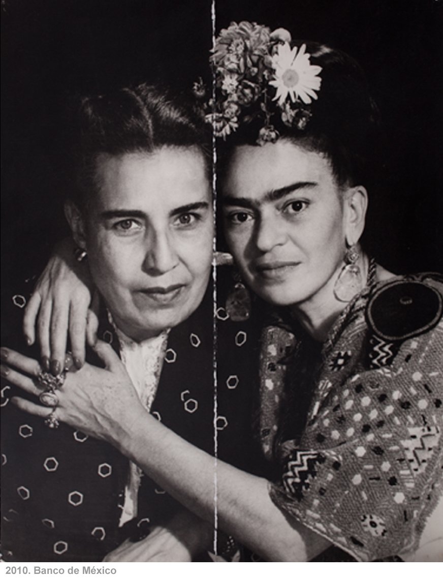 Frida Kahlo: Her Photos | - 4 | YEO