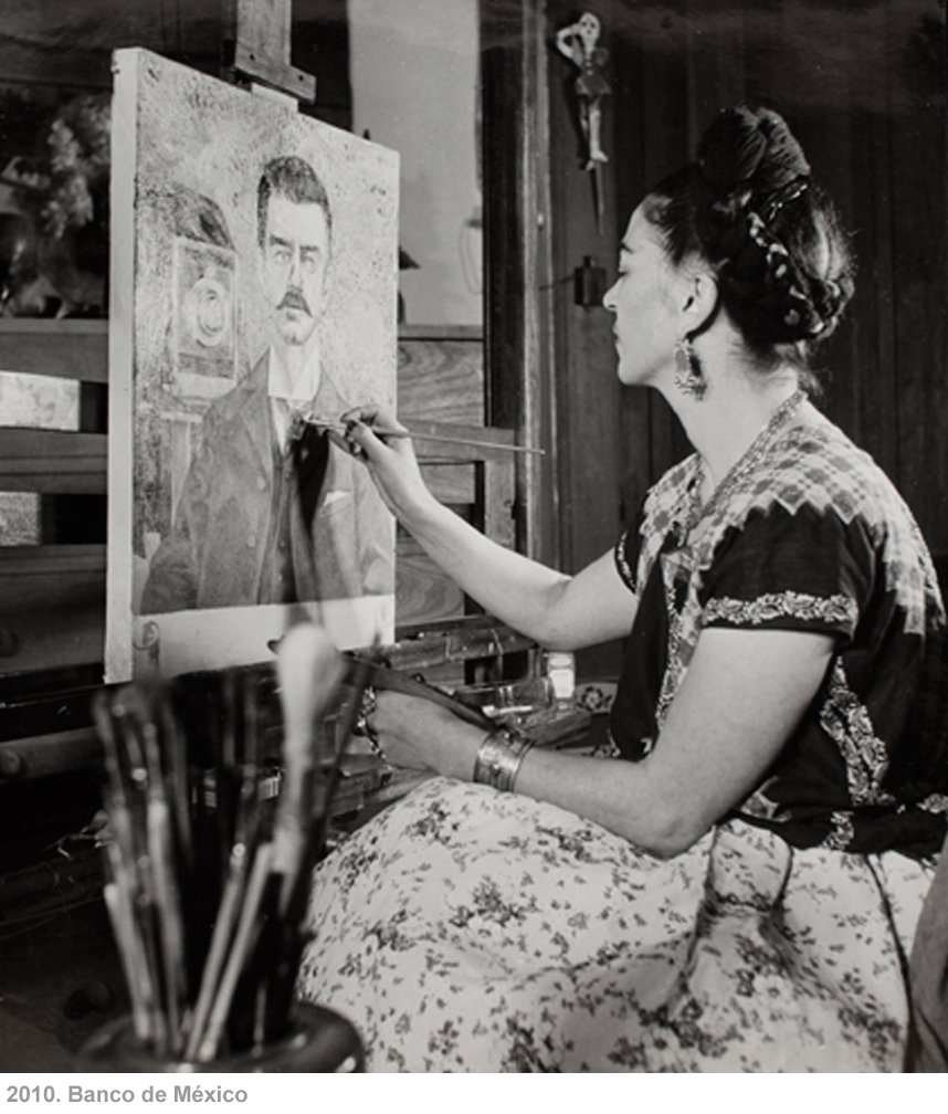 Frida Kahlo: Her Photos | - 5 | YEO