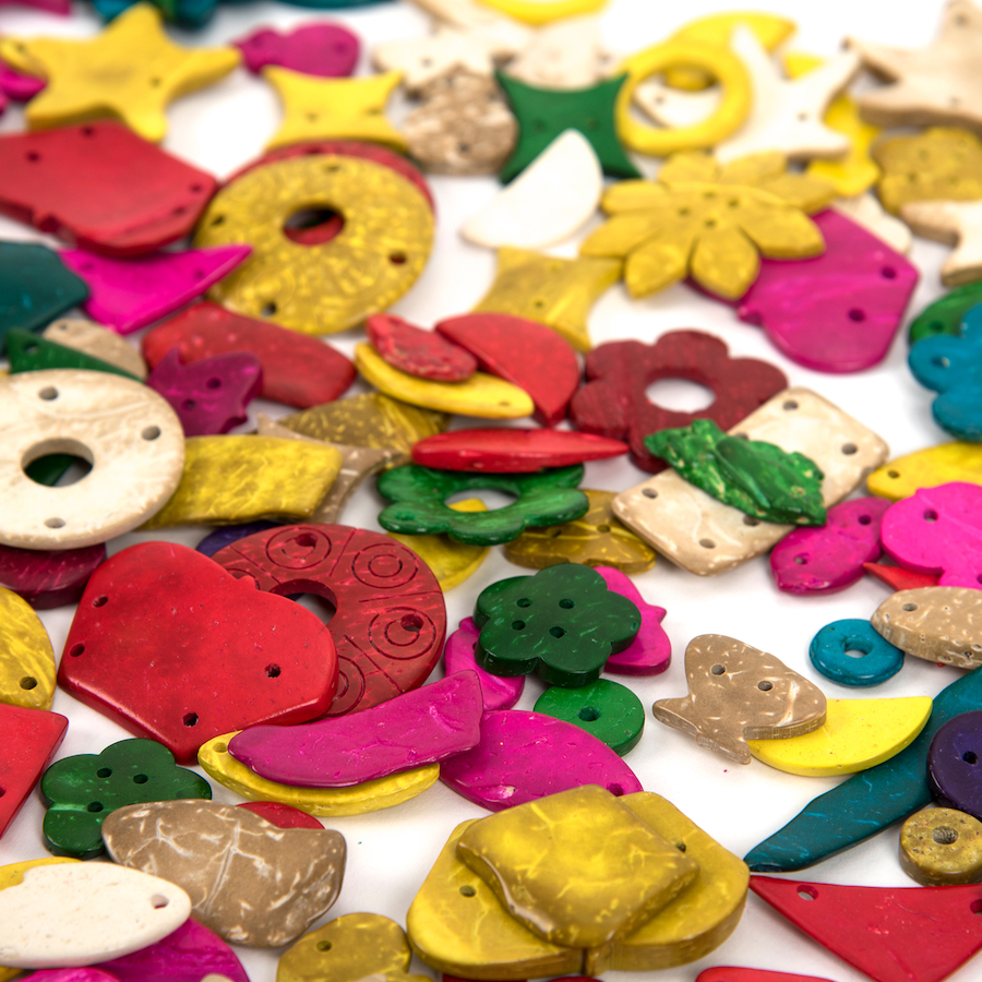 Accesorii craft - Recycled Coconut Shells, Coloured Shapes 250g | TTS Group