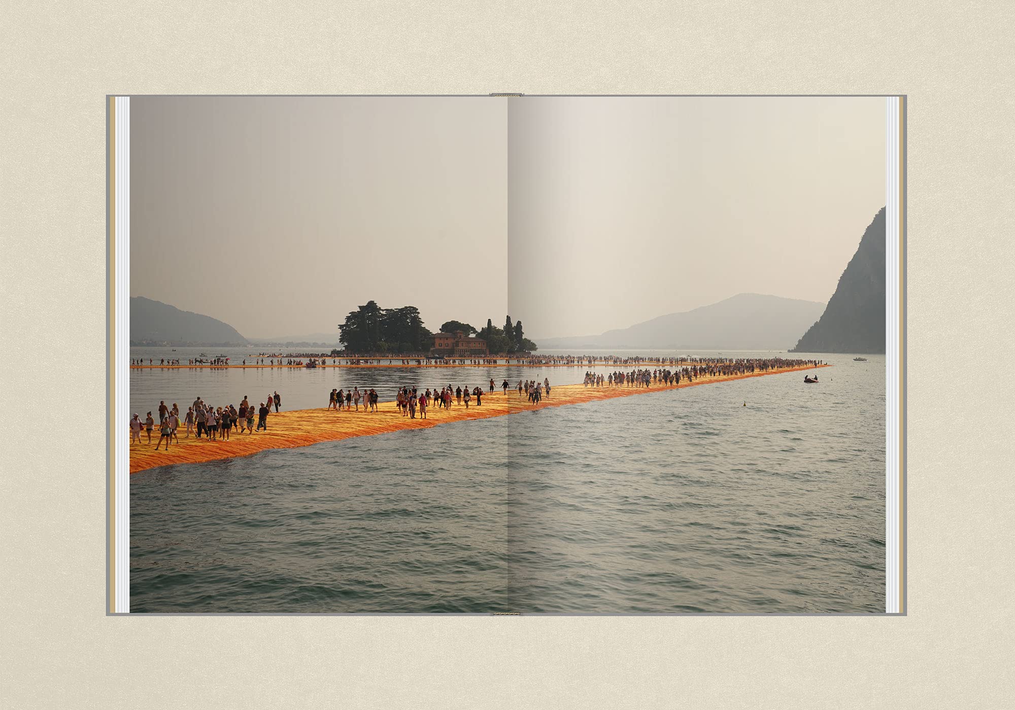 Christo and Jeanne-Claude: In/Out Studio | Matthias Koddenberg - 7 | YEO