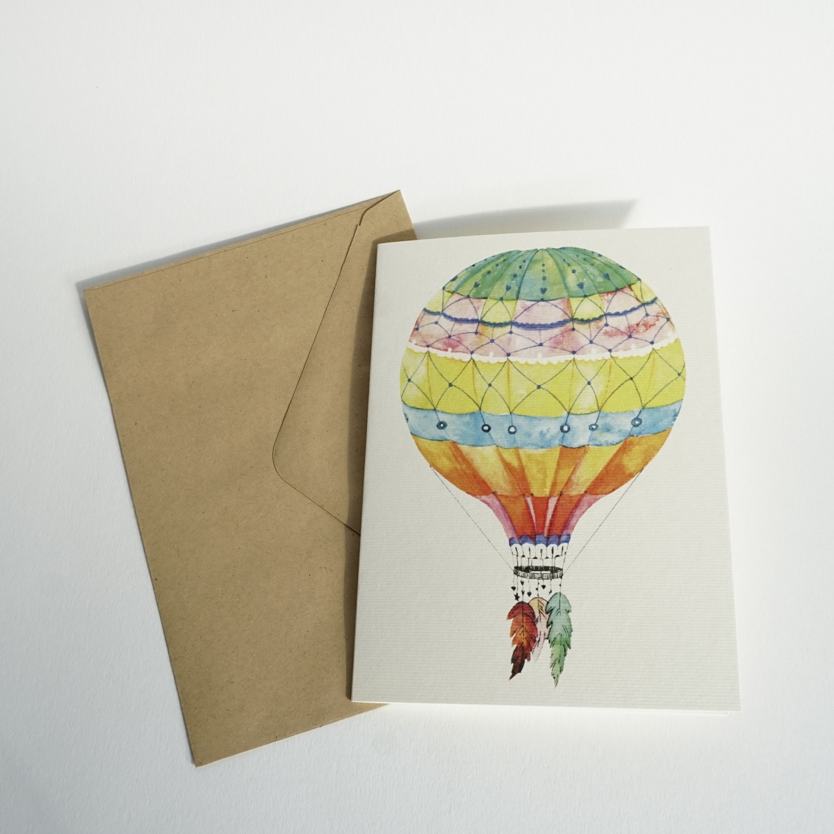Felicitare - Balon cu aer cald - Pene | Ana-Maria Galeteanu Ilustrator