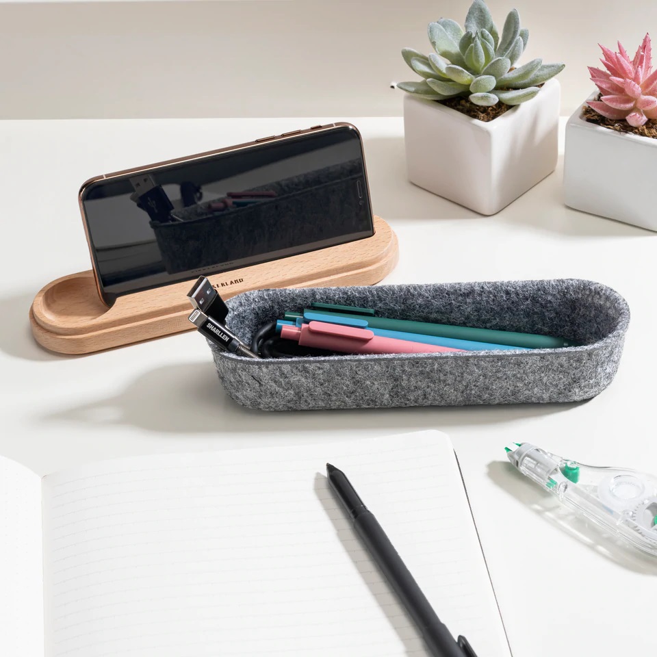 Penar cu suport pentru telefon - Felt Pencil Case | Kikkerland - 1 | YEO