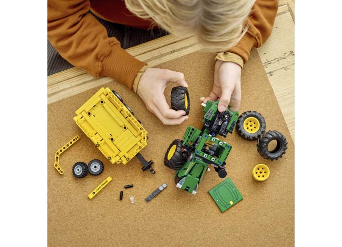 LEGO Technic - John Deere Tractor (42136) | LEGO - 6 | YEO