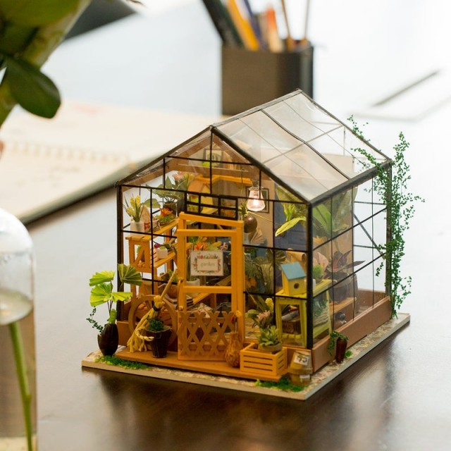 Puzzle 3D din lemn - Minicasuta Verde - Floraria Cathy | Robotime - 1