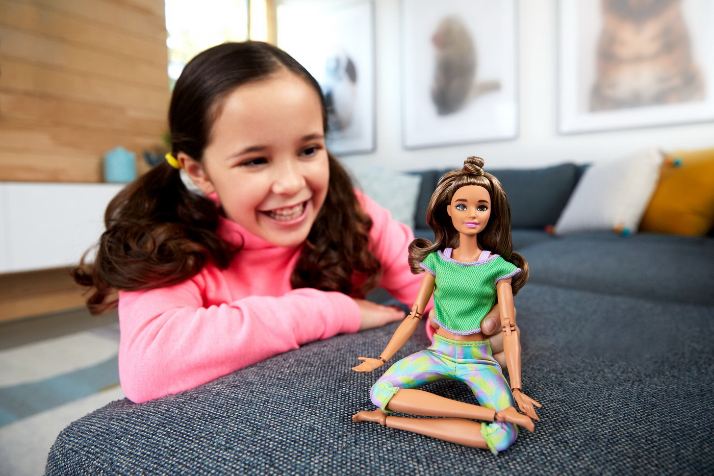 Papusa - Barbie Made To Move - Barbie satena cu tinuta verde | Mattel - 1 | YEO