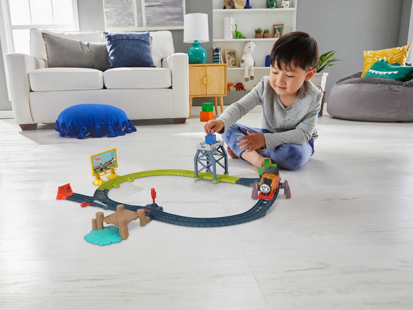 Set de joaca - Locomotiva Nia Motorizata si Accesorii | Fisher-Price - 1