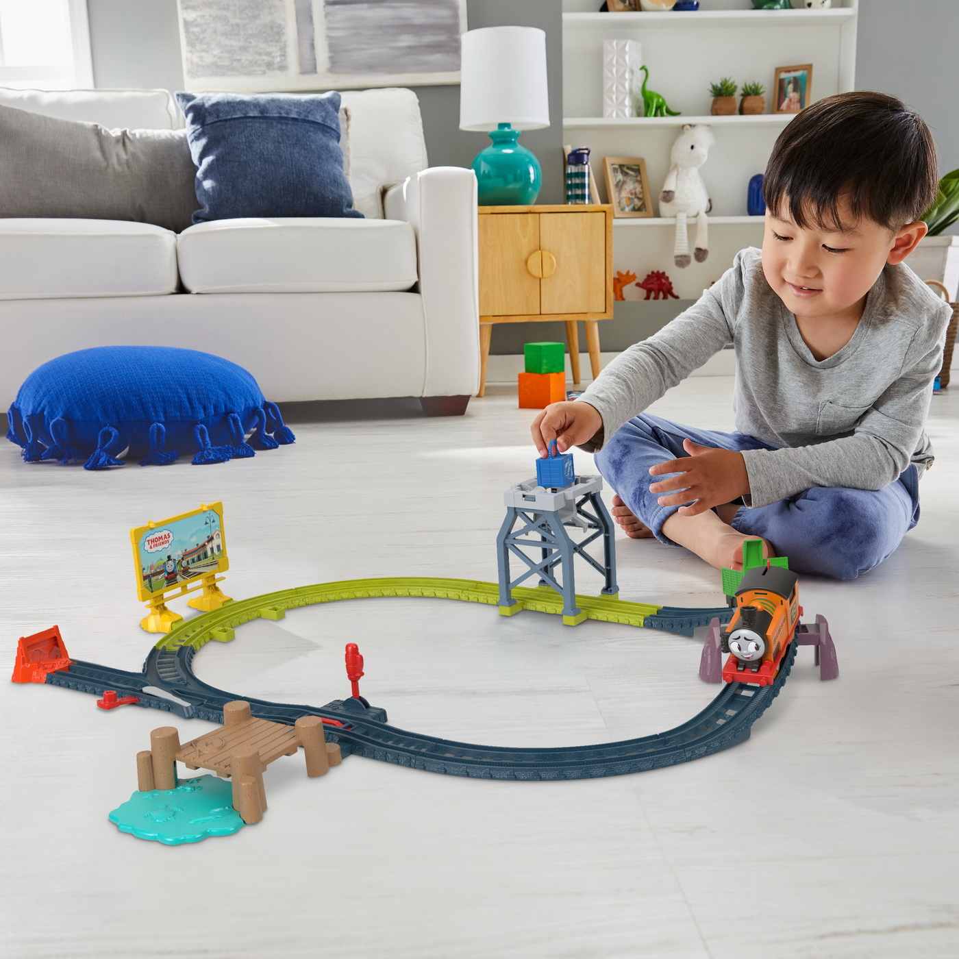 Set de joaca - Locomotiva Nia Motorizata si Accesorii | Fisher-Price - 2