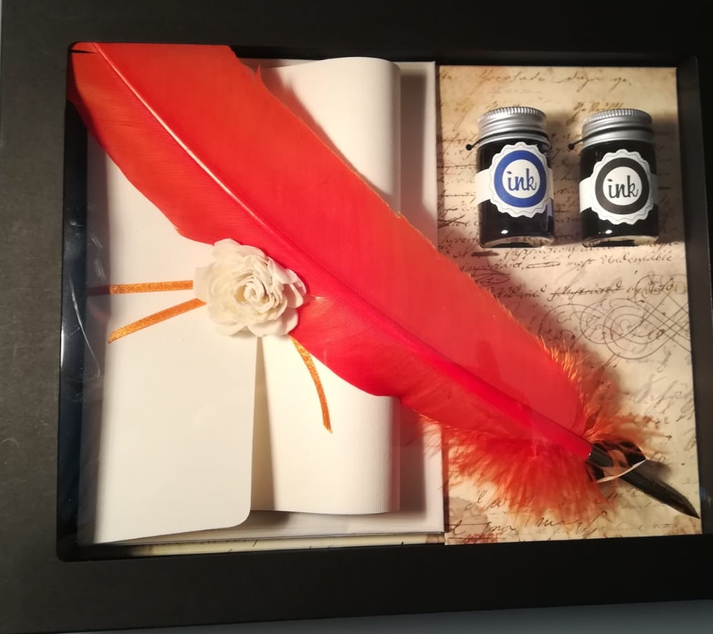 Set caligrafie cu pana si trandafir din lemn de balsa - mai multe culori