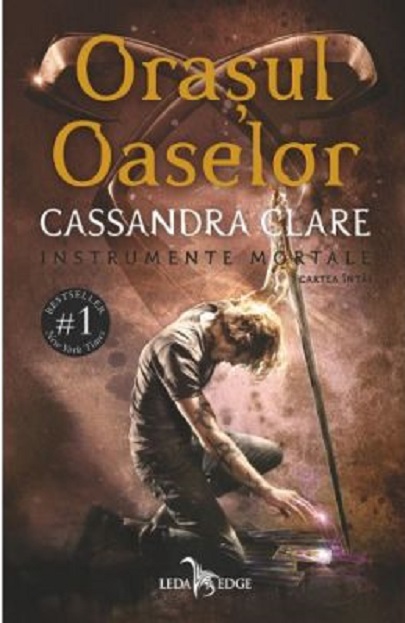 Orasul Oaselor | Cassandra Clare