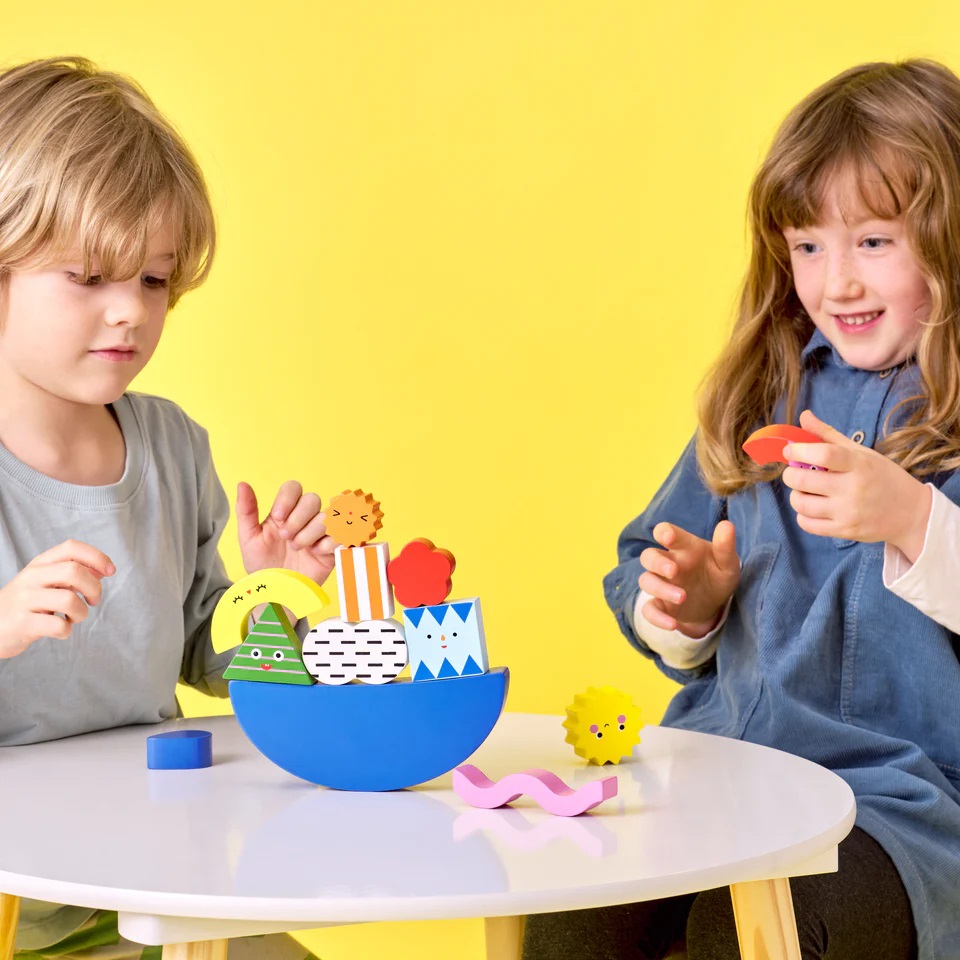 Joc - Teeter Totter Shapes Wood Balance Game | Kikkerland - 2