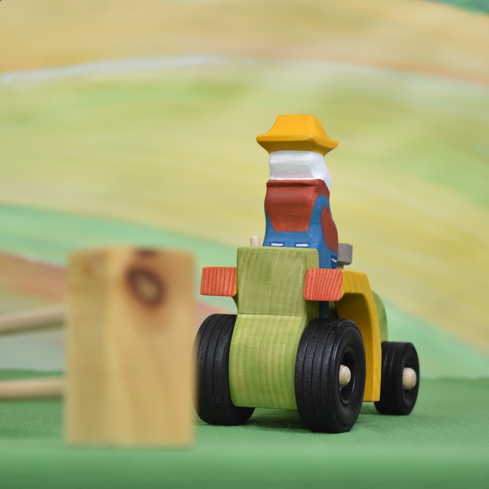 Jucarie din lemn - Farmer John si Tractorul lui | Vulps Toys - 2 | YEO