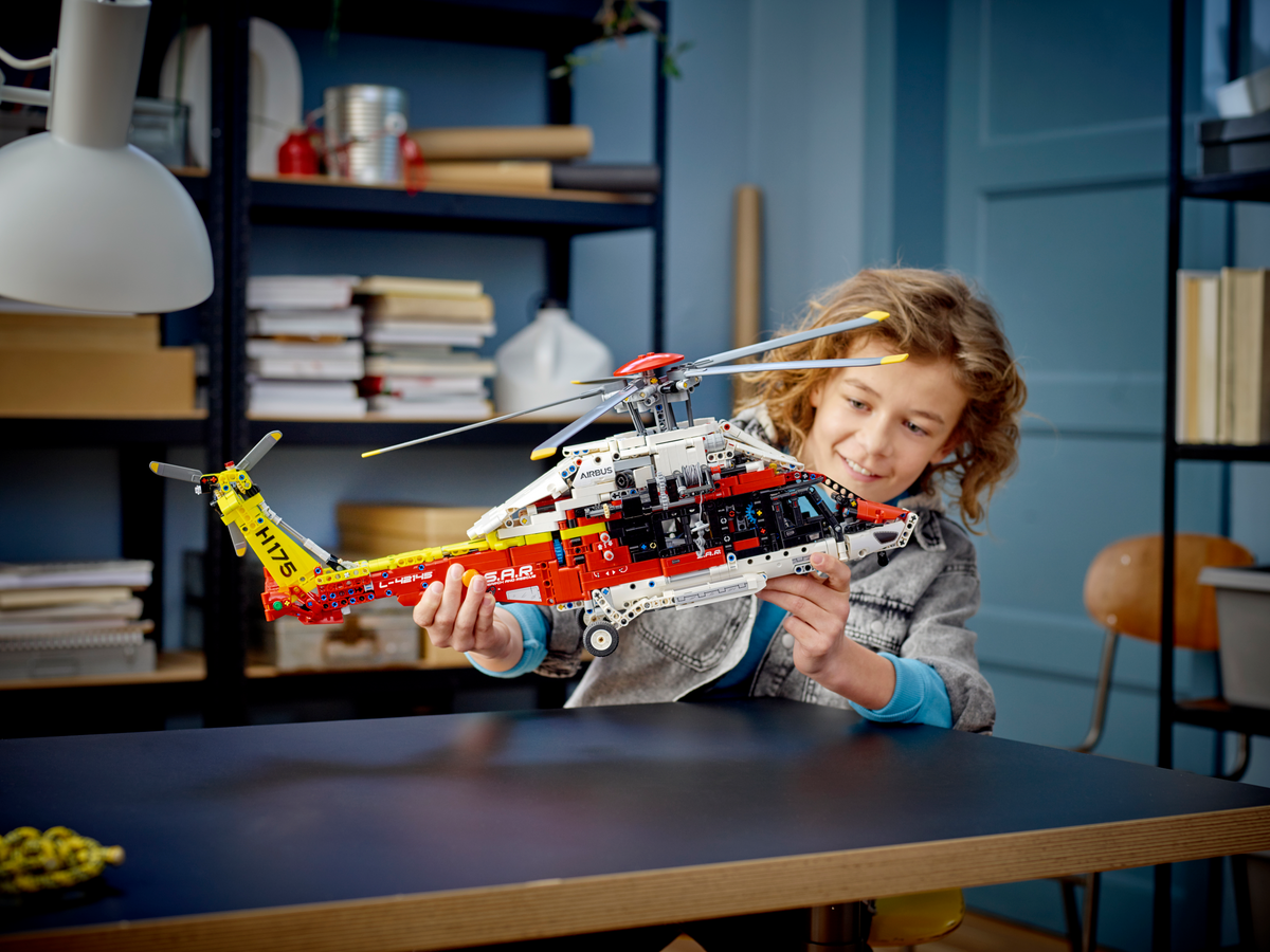 LEGO Technic - Airbus H175 Rescue Helicopter (42145) | LEGO - 7 | YEO