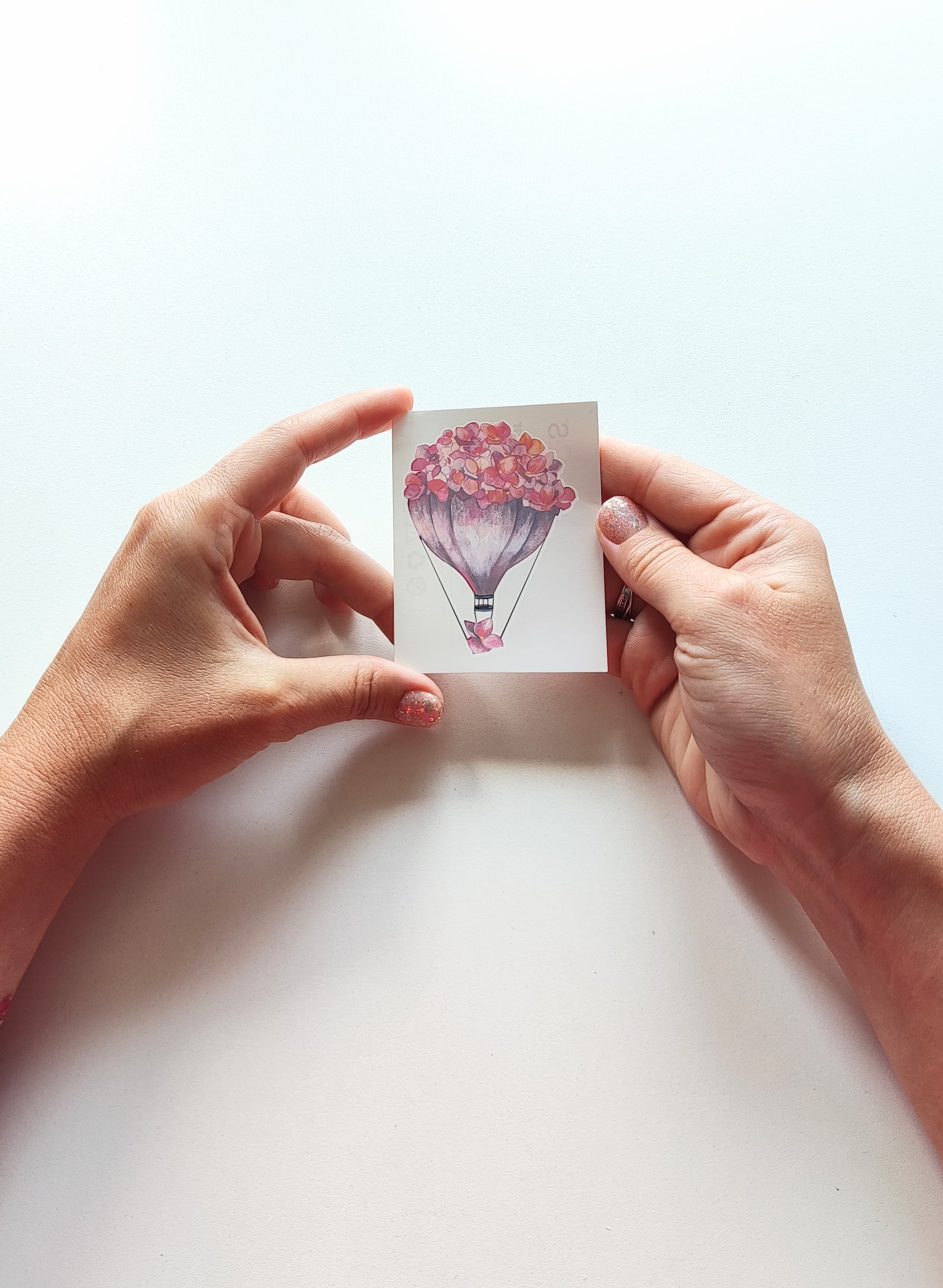 Tatuaj temporar - Balon cu aer cald - Floare hortensie | Ana-Maria Galeteanu Ilustrator