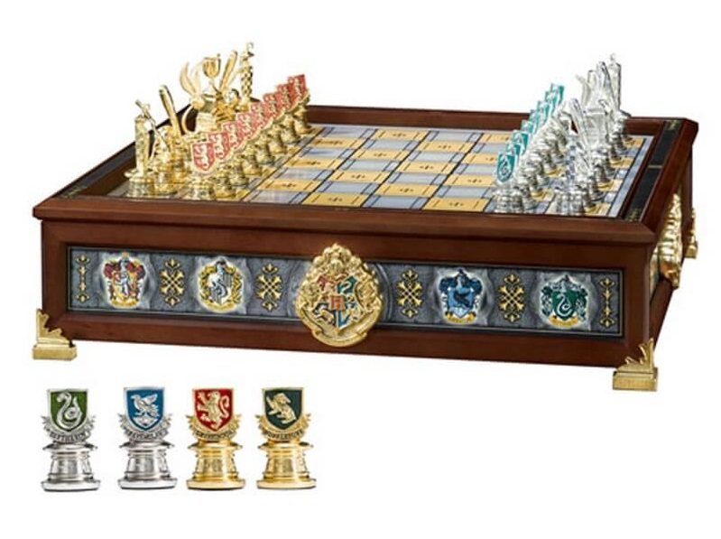 Joc de sah - The Hogwarts Houses Quidditch Chess Set | The Noble Collection