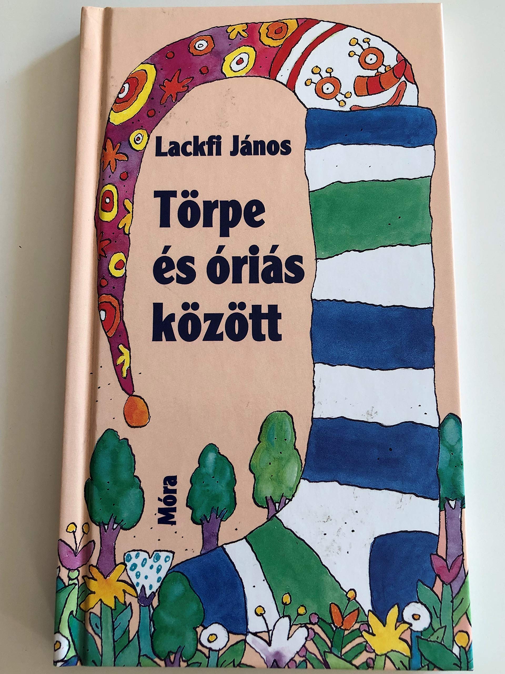 Törpe és óriás között | Lackfi János