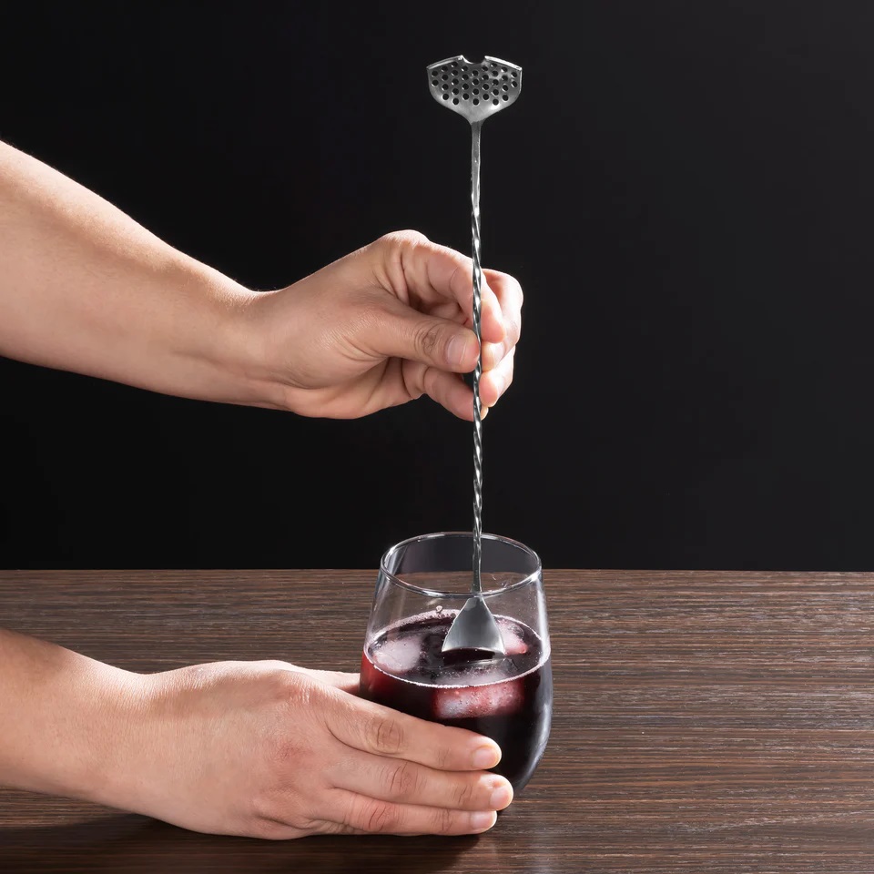 Lingurita cu strecuratoare pentru cocktail - Spoon Strainer | Kikkerland - 1 | YEO