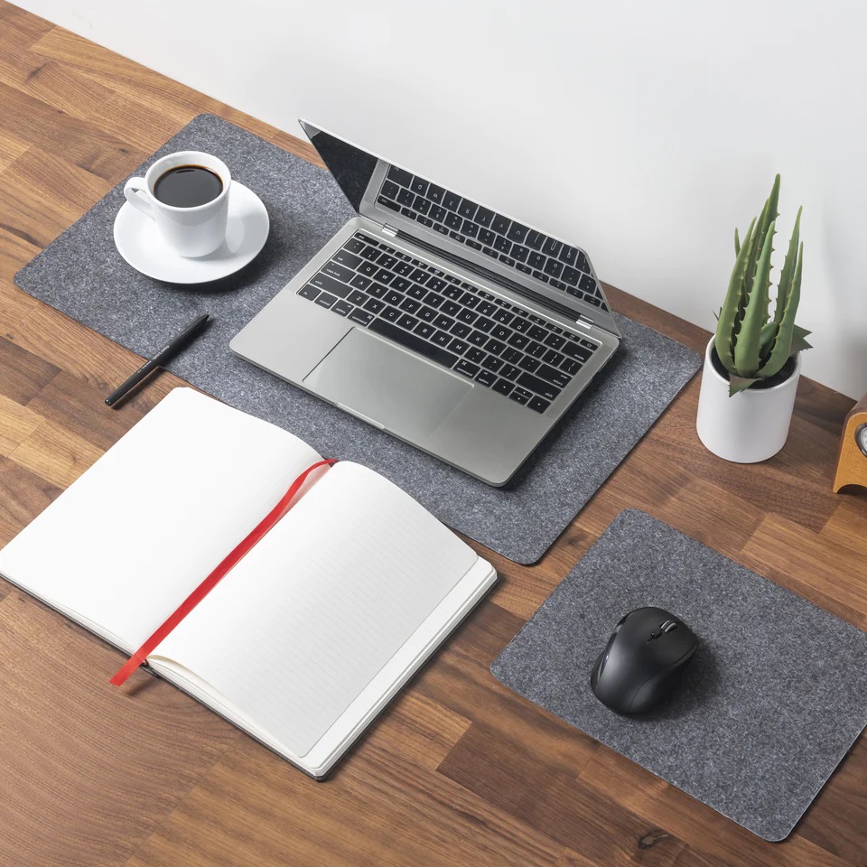 Suport de birou - Felt Desk Pad | Kikkerland - 1 | YEO