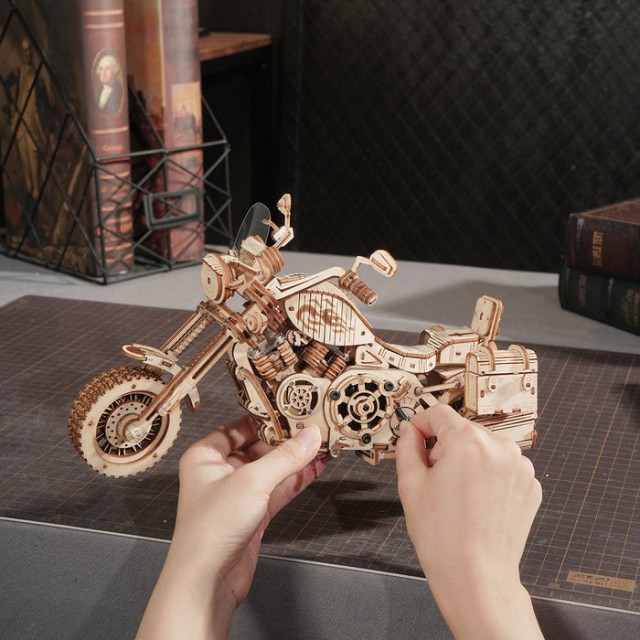 Puzzle 3D - Cruiser Motorcycle, 420 piese | Robotime image1