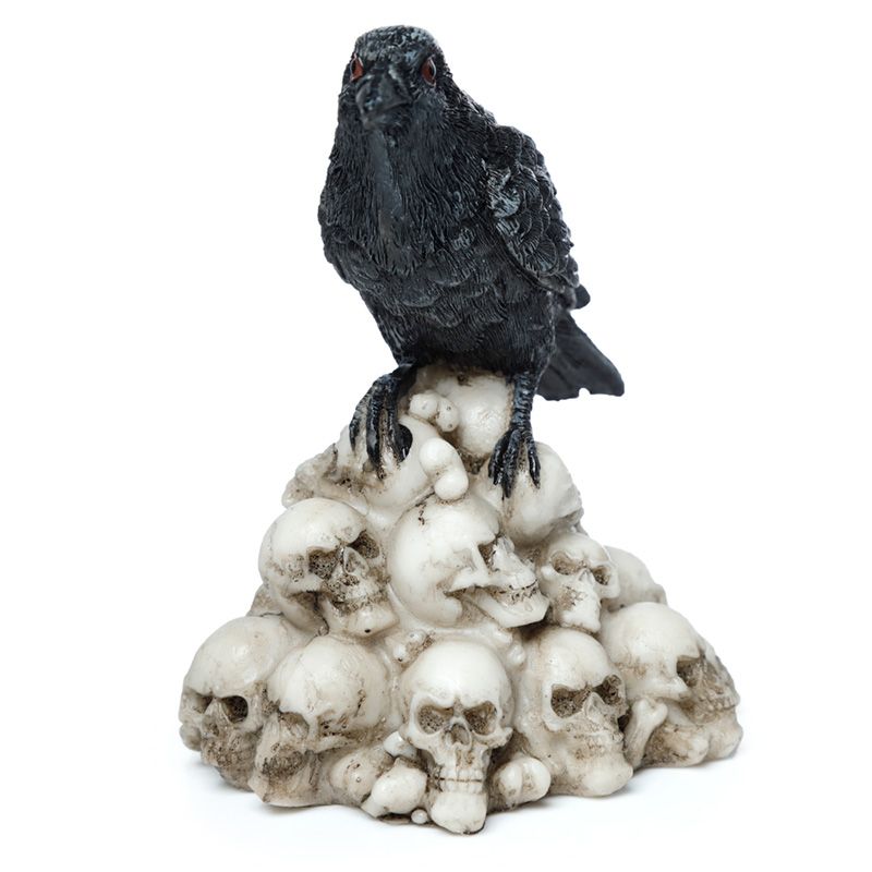 Decoratiune - Crow Standing on Pile of Skulls | Puckator