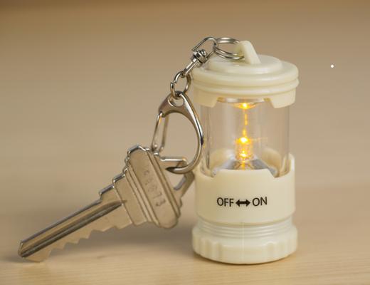 Breloc - Mini Lantern Keychain - mai multe culori | Kikkerland - 2 | YEO