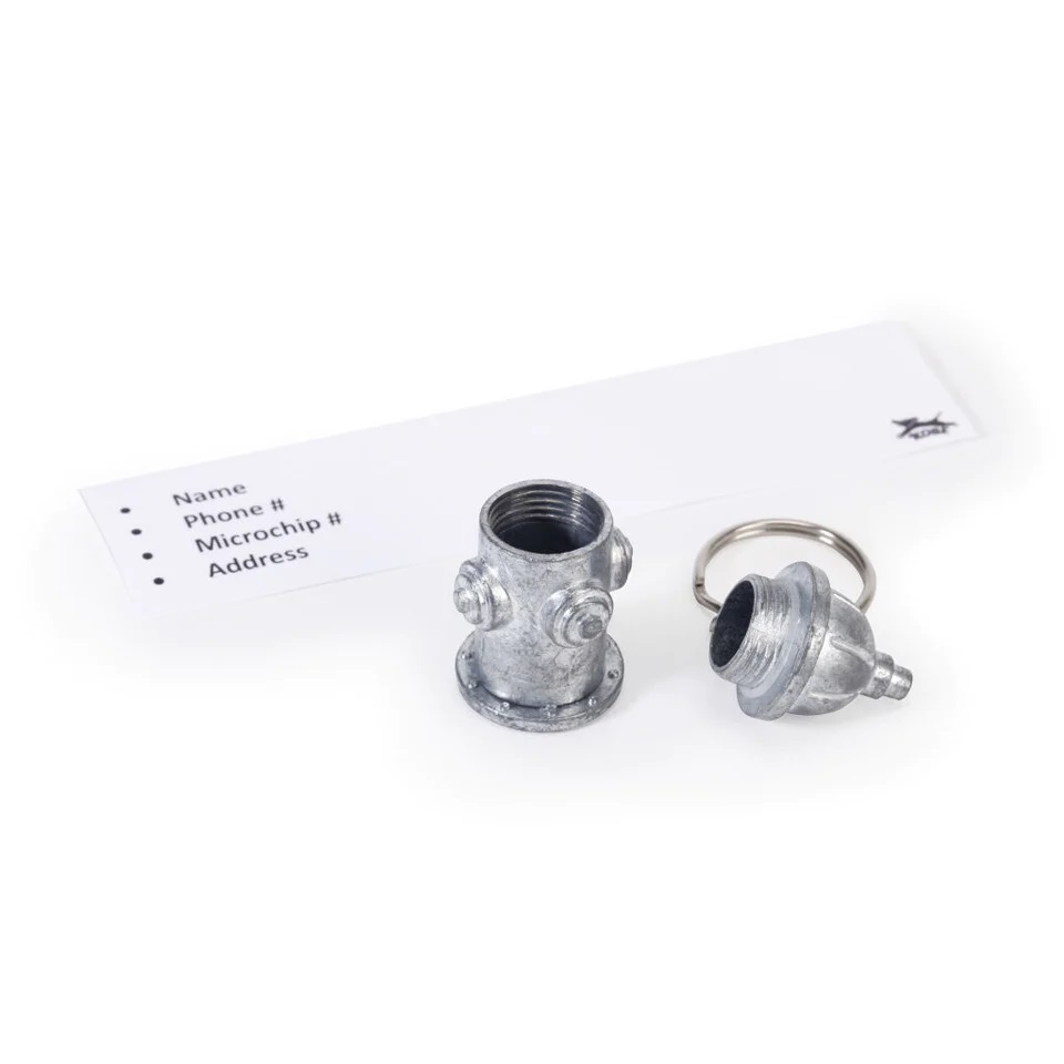 Pandantiv zgarda tip capsula pentru date de identificare - Kobe Identification Fire Hydrant Charm | Kikkerland - 3 | YEO