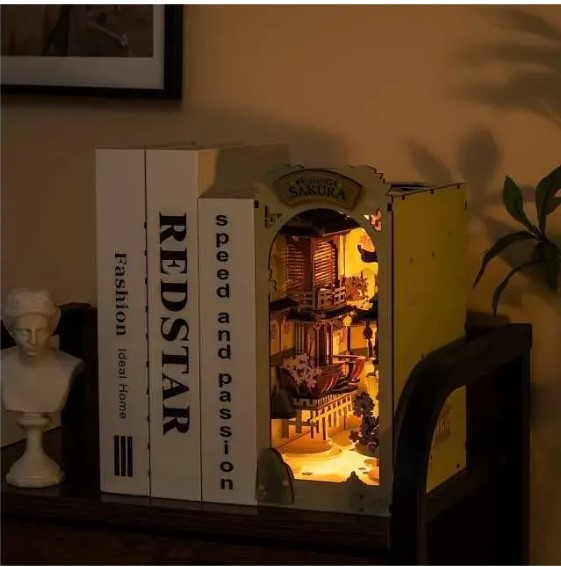 Book Nook. Puzzle 3D - Cotor de carte DIY - Falling Sakura | Robotime - 3