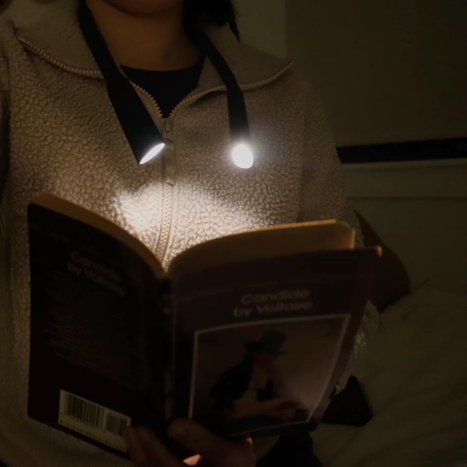 Lampa pentru citit - Hands-Free Book Light | Kikkerland - 2 | YEO