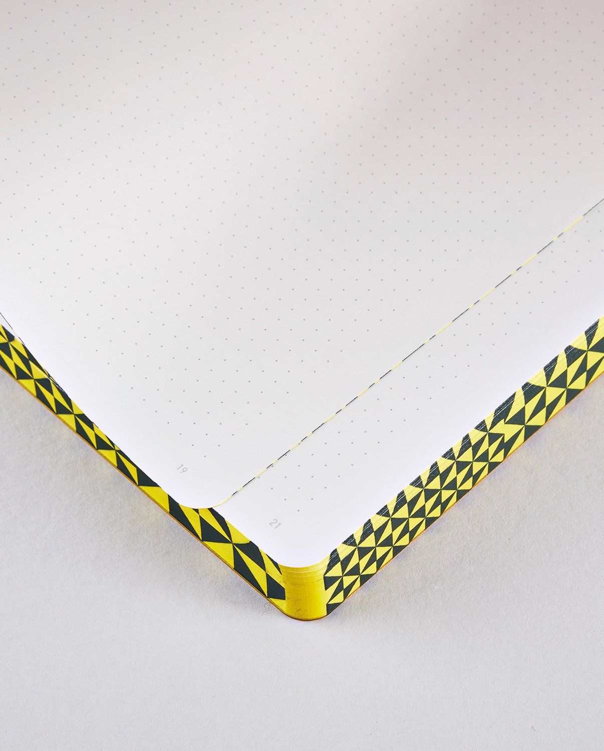 Carnet - Graphic L - Happy Book By Stefan Sagmeister | Nuuna - 2 | YEO