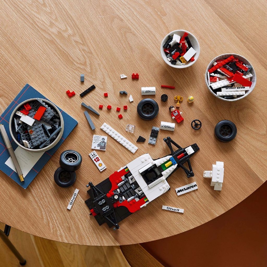 LEGO Icons - McLaren MP4/4 and Ayrton Senna (10330)  | LEGO - imagine 4