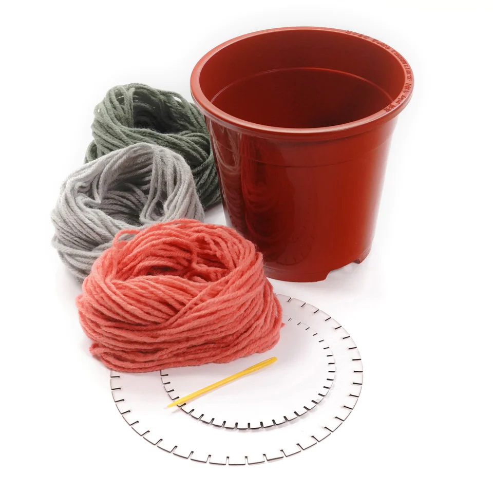 Kit creatie - Crafters - Knit Your Own Planter Cover Kit | Kikkerland - 3 | YEO