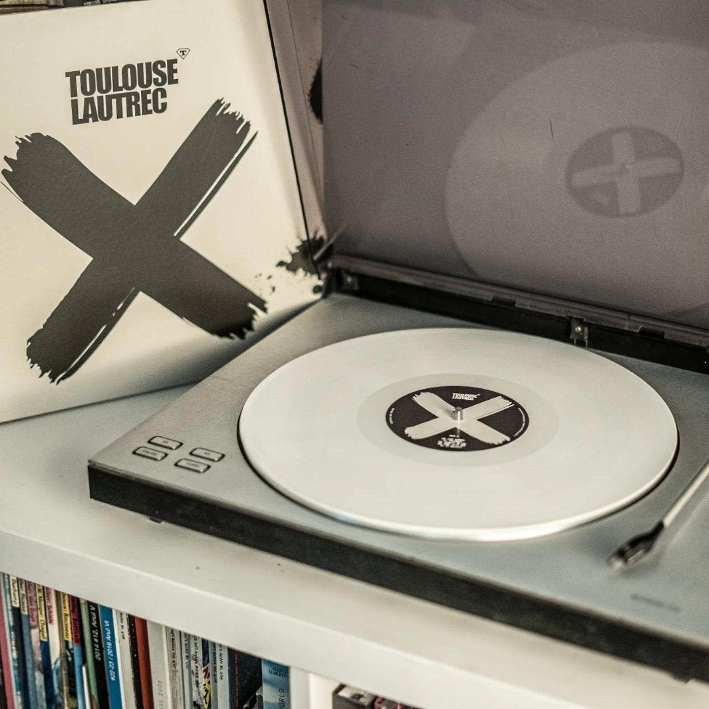 X (White Vinyl) | Toulouse Lautrec - 1 | YEO