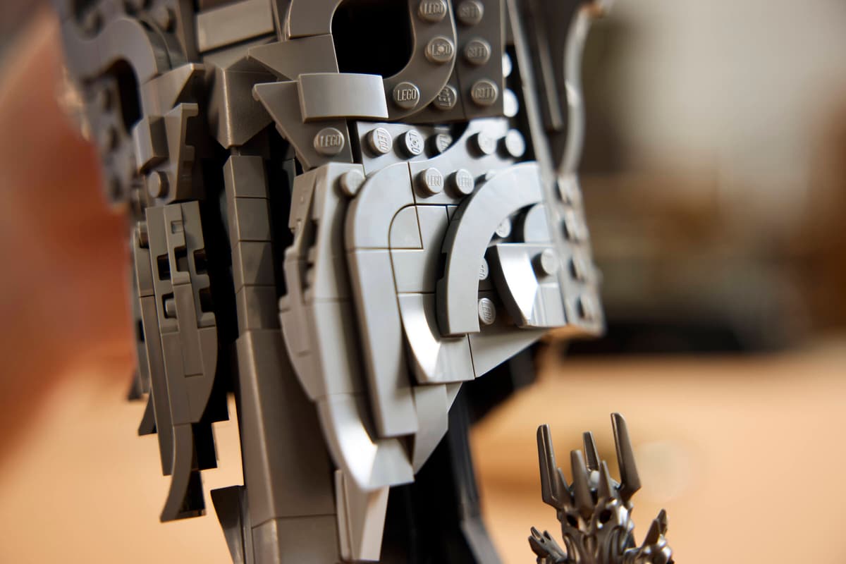 LEGO Icons - The Lord of the Rings: Sauron's Helmet (11373) | LEGO - imagine 7