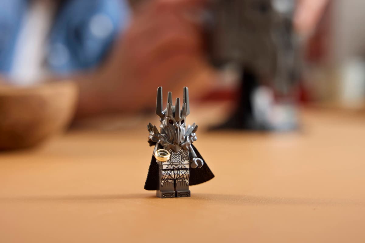 LEGO Icons - The Lord of the Rings: Sauron's Helmet (11373) | LEGO - imagine 9