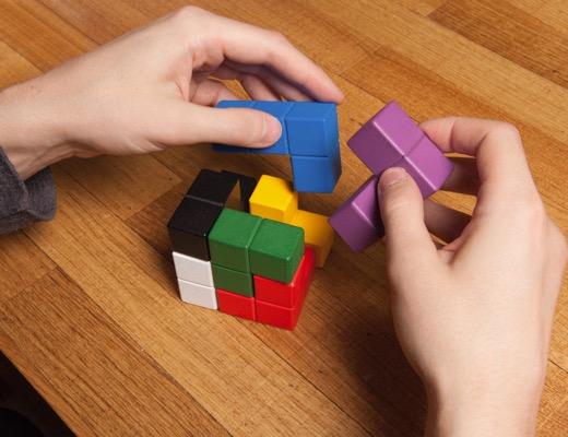 Puzzle 3D din lemn - Block Cube | Kikkerland