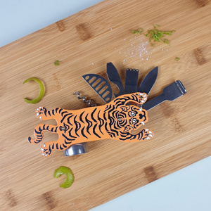 Accesoriu multifunctional - Tiger Bar Tool | Kikkerland - 1 | YEO