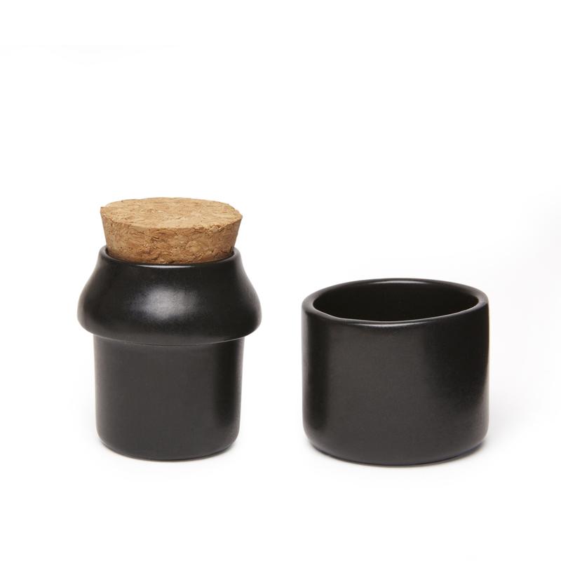 Ustensila mica pentru macinat - Ceramic Grinder and Jar Small Black | Kikkerland - 3 | YEO