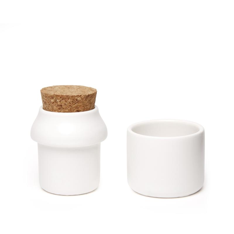 Ustensila mica pentru macinat - Ceramic Grinder and Jar Small White | Kikkerland - 3 | YEO