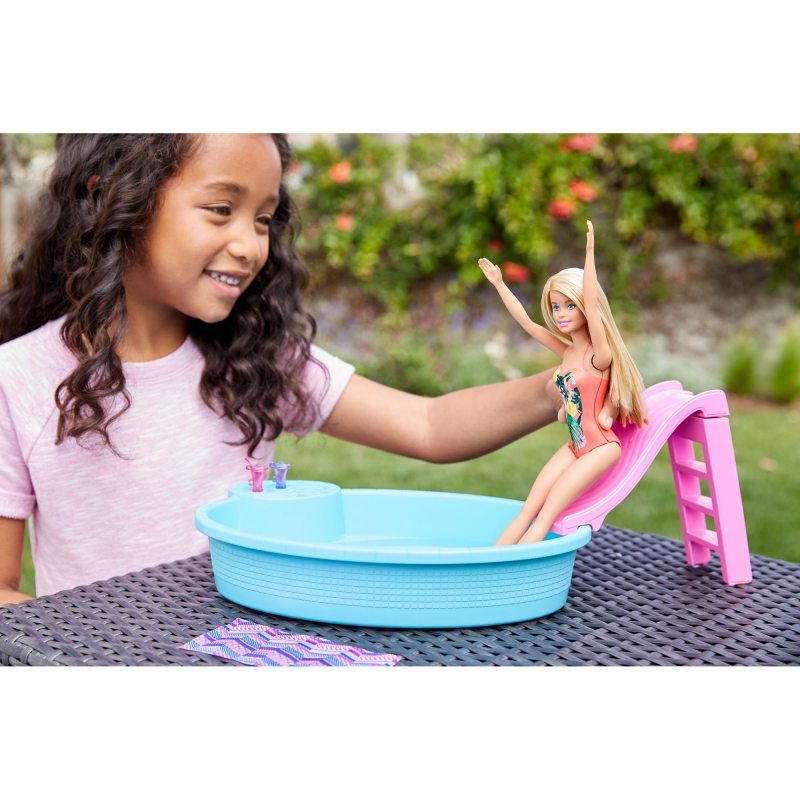 Set jucarii - Papusa Barbie cu piscina si accesorii | Mattel - 4 | YEO