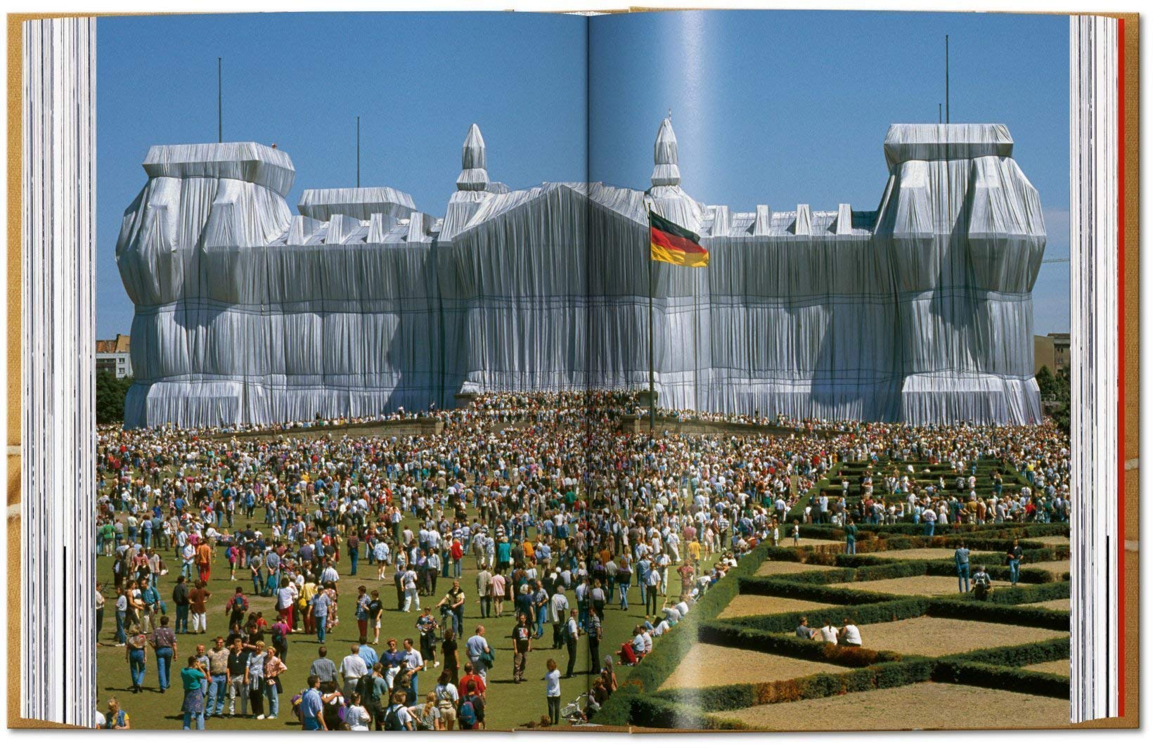 Christo and Jeanne-Claude - 40th Anniversary Edition | - 1 | YEO