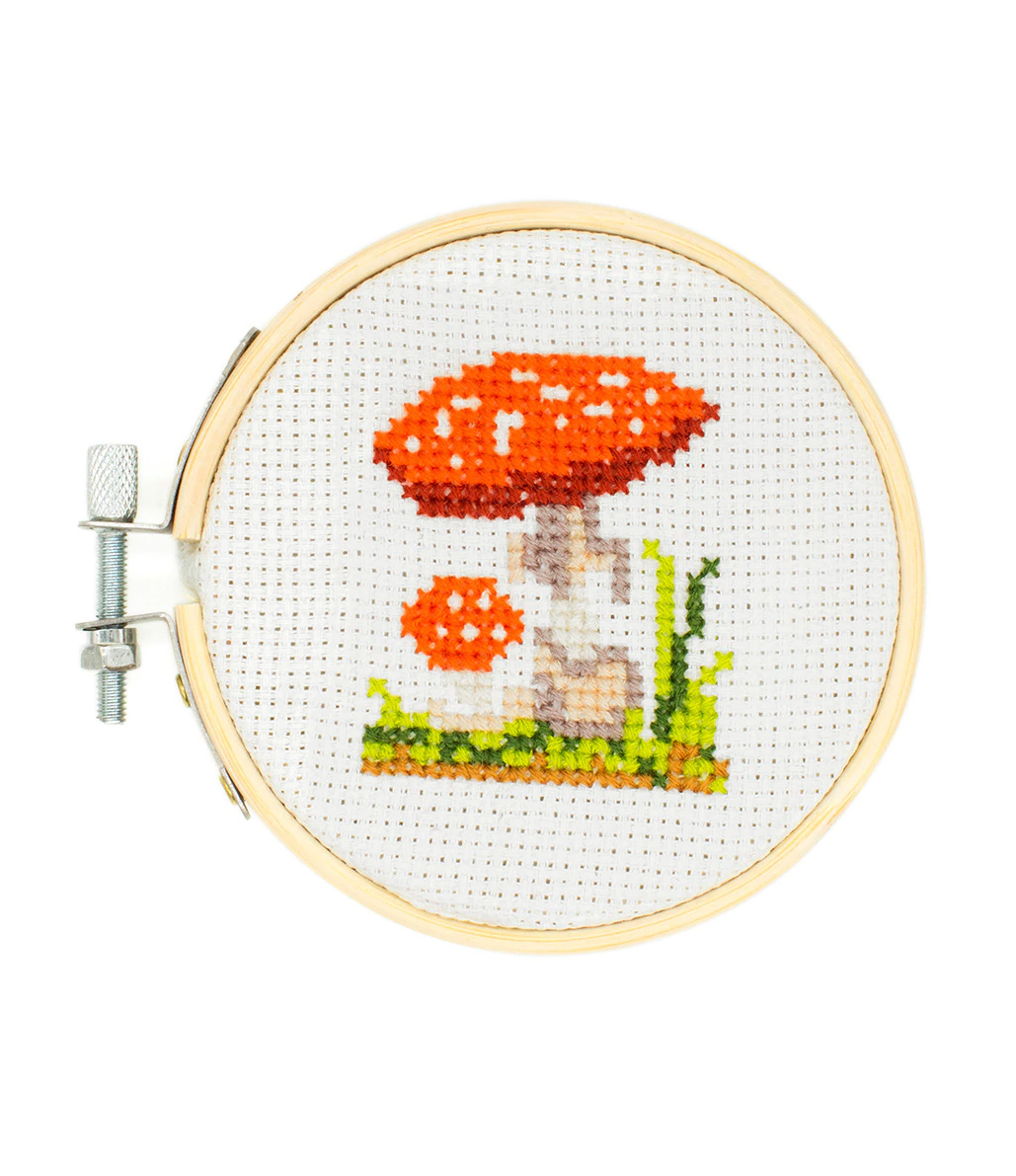 Kit goblen - Mini Cross Stitch Embroidery Kit - Mushroom | Kikkerland - 1 | YEO